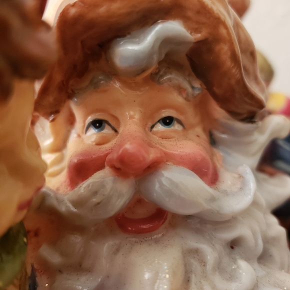 Santa Clause Resin Statue Christmas Decor. - Picture 3 of 7